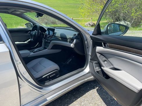 Used 2018 Honda Accord Touring image 27