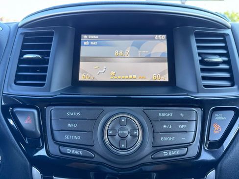 Used 2015 Nissan Pathfinder SV image 24