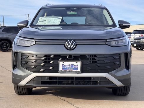 New 2026 Volkswagen Tiguan SE FWD image 10
