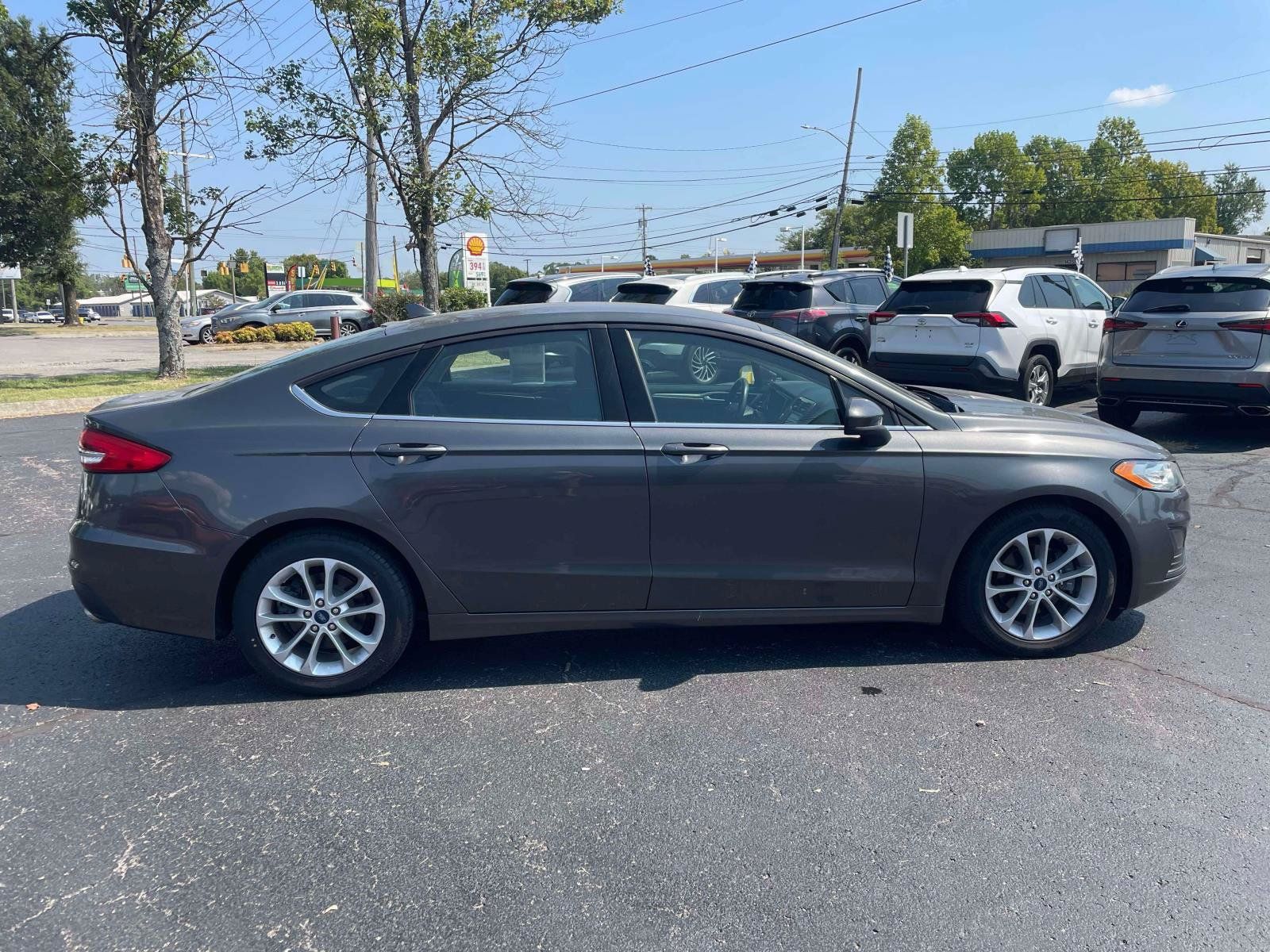 Used 2020 Ford Fusion SE FWD image 10