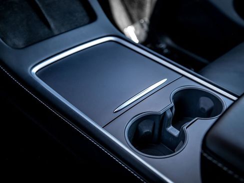 Used 2024 Tesla Model Y Long Range image 16