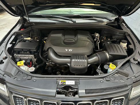 Used 2014 Jeep Grand Cherokee Overland AWD/4WD image 22