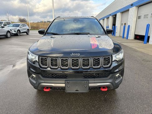 Used 2025 Jeep Compass Trailhawk image 12