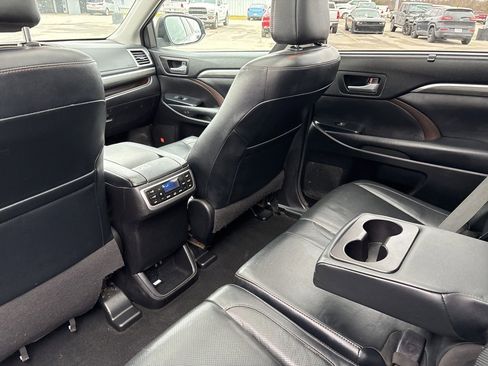 Used 2018 Toyota Highlander Limited image 26