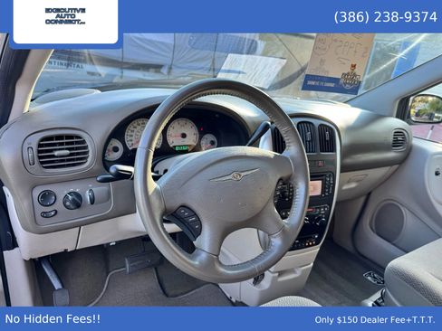 Used 2007 Chrysler Town & Country Touring image 20