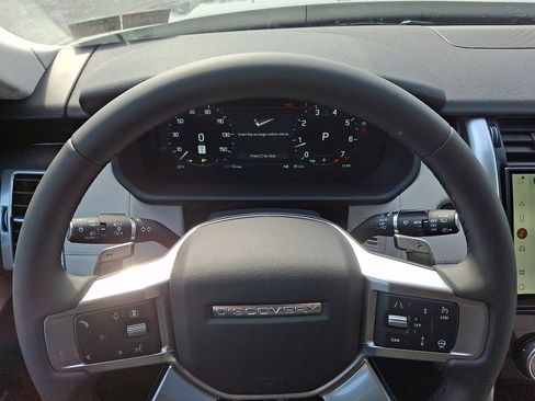 New 2026 Land Rover Discovery S image 17