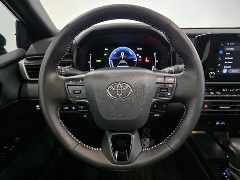 Used 2025 Toyota Camry SE image 17