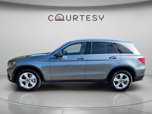 Used 2017 Mercedes-Benz GLC 300 image 2