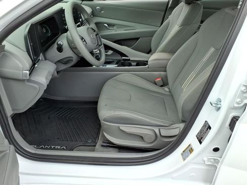 Used 2025 Hyundai Elantra Hybrid FWD image 11