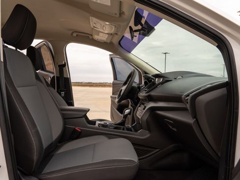 Used 2019 Ford Escape SE image 11