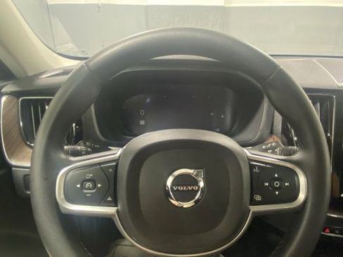 Used 2022 Volvo XC60 B5 Momentum w/ Advanced Package image 15