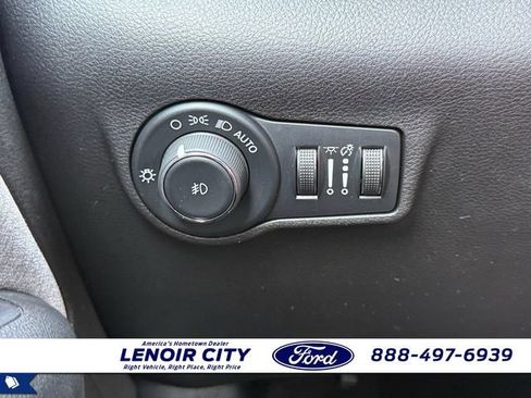 Used 2024 Jeep Compass Latitude AWD/4WD image 19