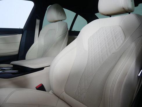 Used 2023 BMW 530i w/ Convenience Package RWD image 10