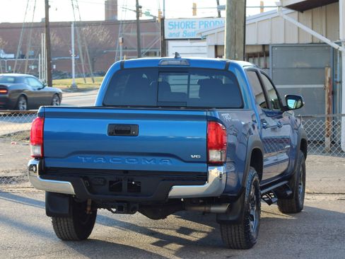 Used 2017 Toyota Tacoma TRD Off-Road w/ Tow Package (A/T) image 8