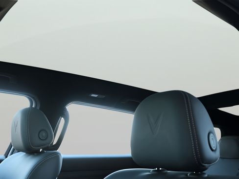 New 2024 VinFast VF 9 Plus AWD/4WD image 7