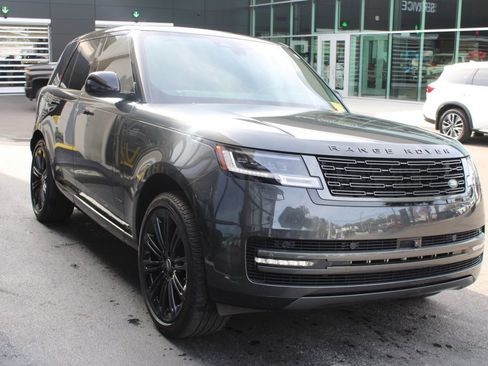 Used 2024 Land Rover Range Rover Autobiography image 4