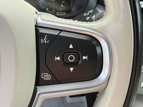 Used 2018 Volvo XC60 T5 Momentum w/ Convenience Package AWD/4WD image 26