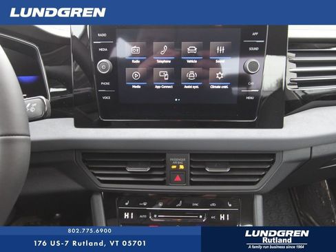 New 2026 Volkswagen Jetta SE image 4