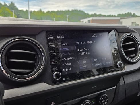 Used 2020 Toyota Tacoma TRD Sport w/ Technology Package AWD/4WD image 12