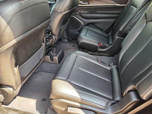 Used 2023 Jeep Grand Cherokee L Limited w/ Black Appearance Package image 29