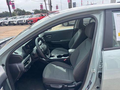Used 2025 Kia K4 FWD image 25