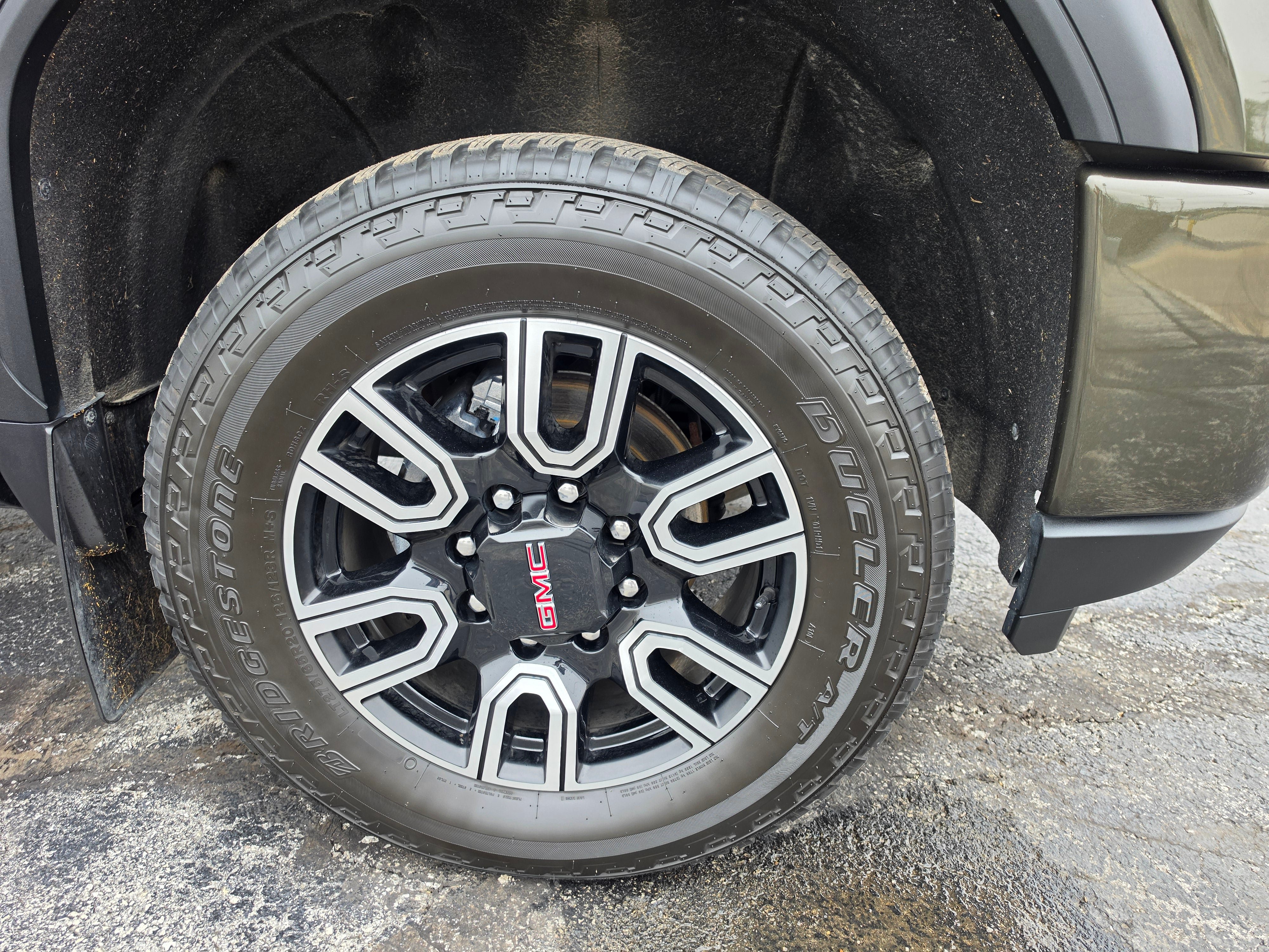 Used 2022 GMC Sierra 2500 AT4 w/ AT4 Preferred Package AWD/4WD image 16