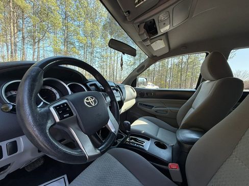 Used 2012 Toyota Tacoma PreRunner w/ Convenience Pkg RWD image 14