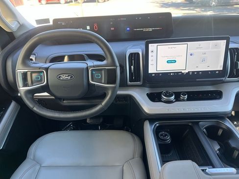 Used 2025 Ford Expedition Max Active AWD/4WD image 17