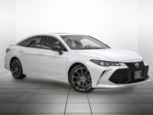 Used 2019 Toyota Avalon XSE image 7