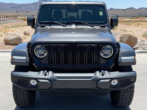 Used 2025 Jeep Gladiator Sport AWD/4WD image 3