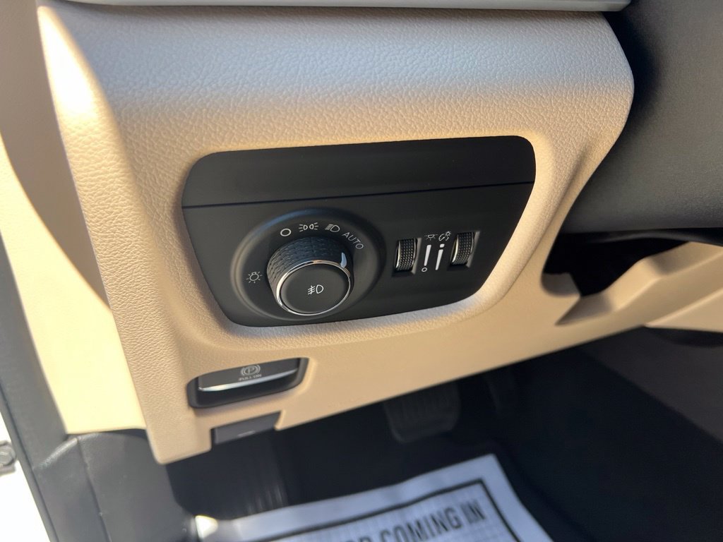 Used 2024 Jeep Grand Cherokee L Limited RWD image 38