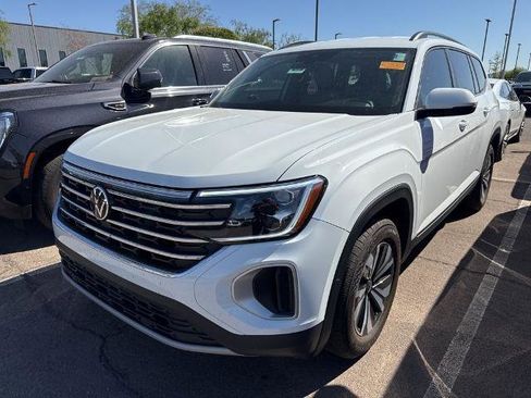 Used 2025 Volkswagen Atlas SE image 1