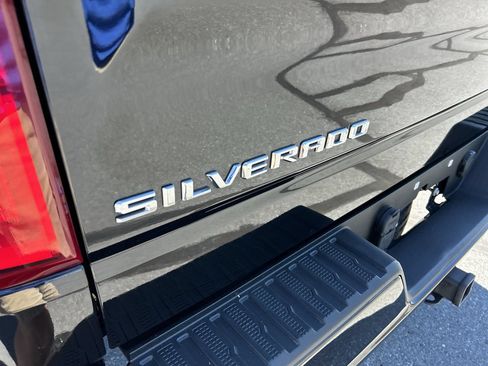 Used 2019 Chevrolet Silverado 1500 Custom w/ Custom Value Package AWD/4WD image 11