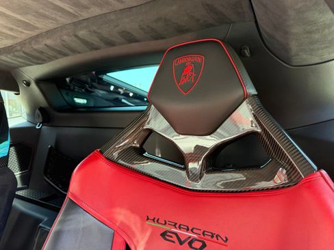 Used 2021 Lamborghini Huracan EVO RWD image 25
