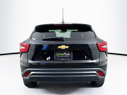 Used 2025 Chevrolet Trax LS FWD image 7