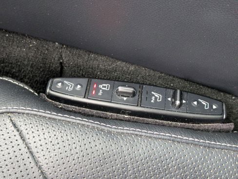 Used 2014 Mercedes-Benz CLS 550 4MATIC image 34