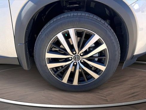 New 2025 Nissan Pathfinder Platinum w/ Black Appearance Package image 12