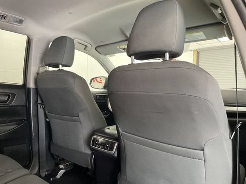 Used 2019 Toyota Highlander LE AWD/4WD image 7