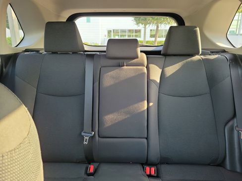 Used 2020 Toyota RAV4 LE FWD image 21