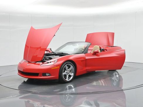 Used 2007 Chevrolet Corvette Convertible w/ Preferred Equipment Group image 32