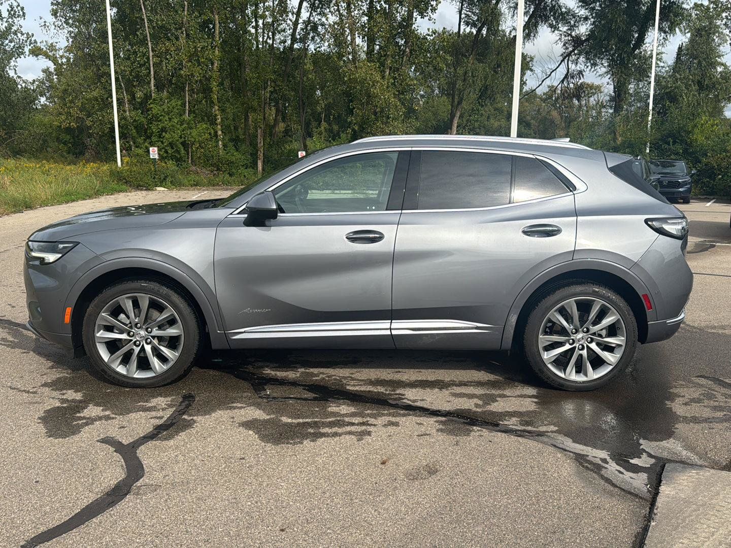 Used 2022 Buick Envision Avenir w/ Technology Package II AWD/4WD image 2