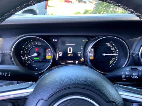 Used 2022 Jeep Wrangler Unlimited Sahara w/ Cold Weather Group AWD/4WD image 20