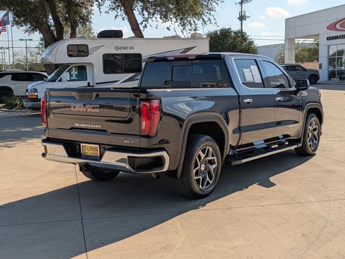 Used 2023 GMC Sierra 1500 SLT image 3
