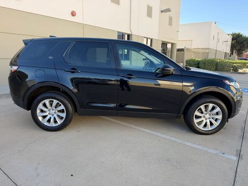 Used 2017 Land Rover Discovery Sport SE AWD/4WD image 4