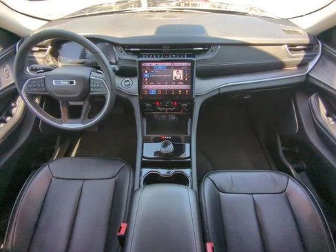 Certified 2023 Jeep Grand Cherokee Limited w/ Luxury Tech Group II RWD image 18