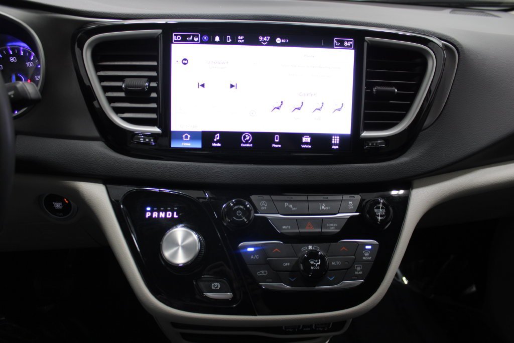 Used 2023 Chrysler Pacifica Touring-L FWD image 32