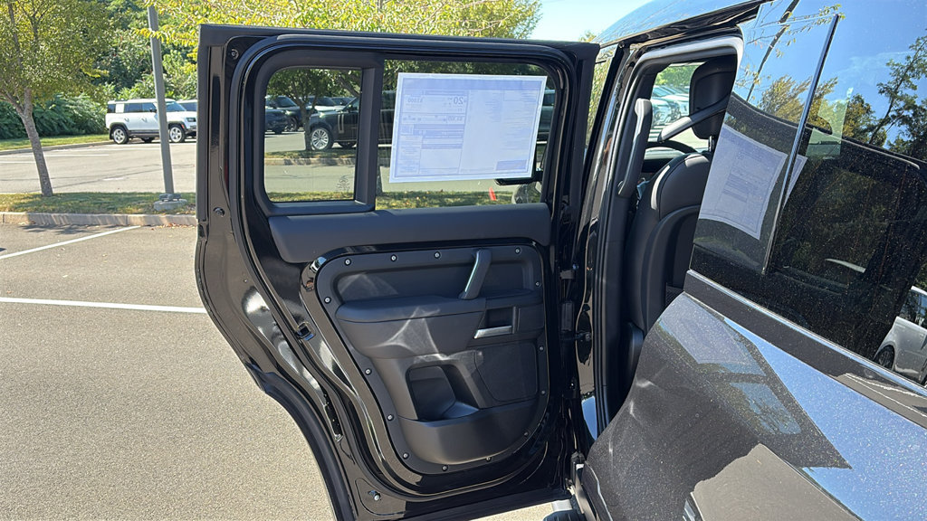 New 2026 Land Rover Defender 110 X-Dynamic SE AWD/4WD image 23
