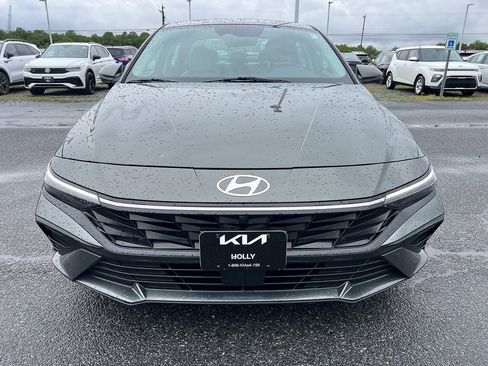 Used 2024 Hyundai Elantra Limited FWD image 10