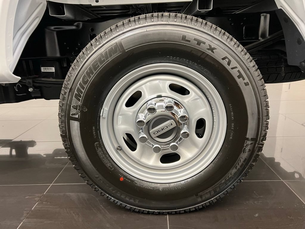 New 2026 Ford F250 XL w/ XL Chrome Package AWD/4WD image 7