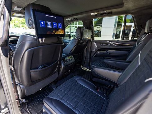 Used 2022 Cadillac Escalade Sport Platinum w/ LPO, ONYX Package AWD/4WD image 26